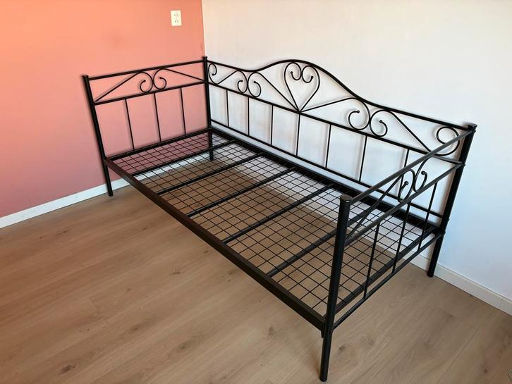 Metalen Bedframe - Eenpersoons, Huis en Inrichting, Slaapkamer | Bedden, Zo goed als nieuw, Eenpersoons, 90 cm, 200 cm, Metaal