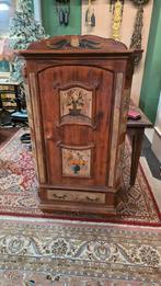 Hand beschilderde kast, Ophalen