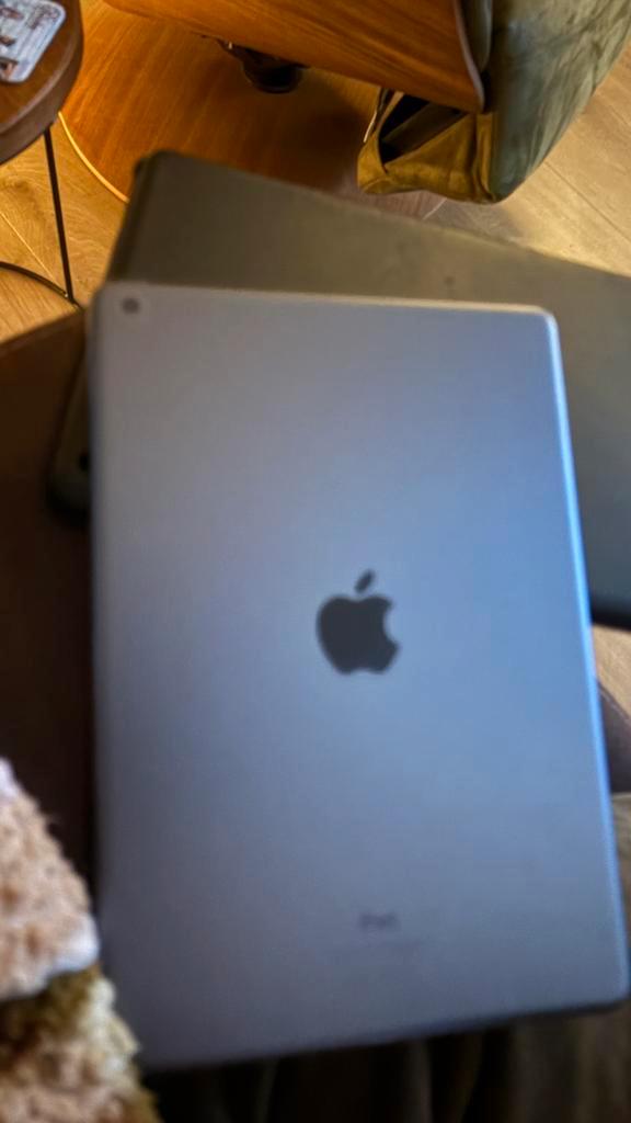iPad 7e Gen. + Toetsenbord Hoes & Blauwe Hoes, Computers en Software, Apple iPads, Gebruikt, Apple iPad, Wi-Fi, 10 inch, 32 GB