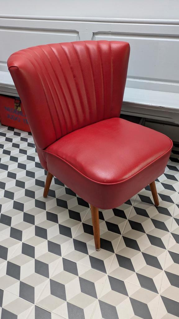 Vintage Cocktail Stoel - Rood, Huis en Inrichting, Stoelen, Gebruikt, Eén, Hout, Leer, Rood, Ophalen of Verzenden
