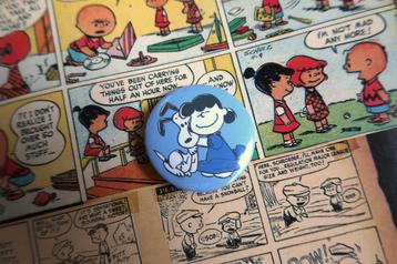 Lucy Snoopy Peanuts Comics 44MM Button Pin Broche beschikbaar voor biedingen