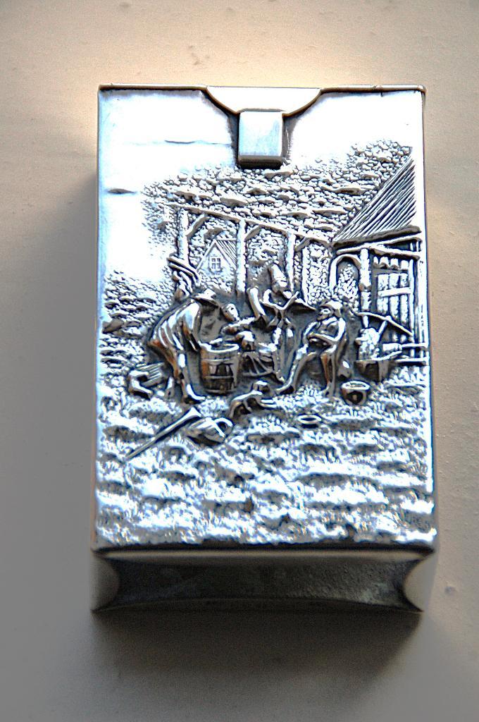 Een fraaie voorplaat van een zilveren doos, Antiek en Kunst, Antiek | Goud en Zilver, Ophalen of Verzenden