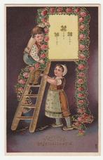 Kinderen met een bloemenslinger.  Reliëfkaart.  Klaver., Verzenden, Voor 1920, Ongelopen, Overige thema's