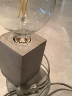Tafellamp met betonnen voet, Ophalen of Verzenden, Zo goed als nieuw, Glas, Minder dan 50 cm
