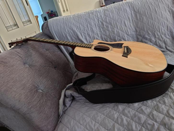 Lnnkmr-03 akoestische guitar Taylor 114CE, Muziek en Instrumenten, Snaarinstrumenten | Gitaren | Akoestisch, Gebruikt, Western- of Steelstringgitaar