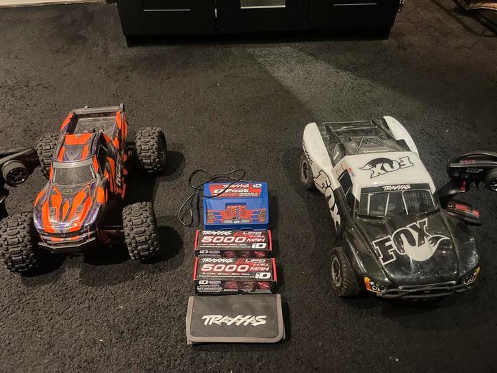 Traxxas slash 4x4 vxl en traxxas hoss 4x4 vxl, Hobby en Vrije tijd, Modelbouw | Radiografisch | Auto's, Gebruikt, Auto offroad
