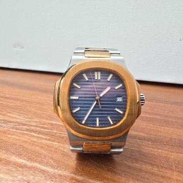 Prachtig horloge automaat in blauw met goud beschikbaar voor biedingen