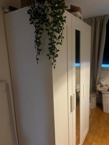 Witte Ikea Kast - Ruimtebesparend en Stijlvol - afbeelding 2