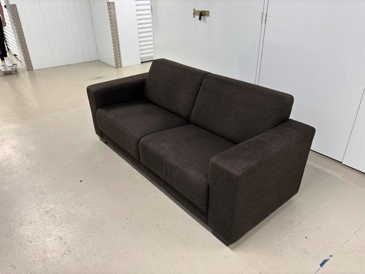 Donkerbruine 2-zits bank, Huis en Inrichting, Banken | Bankstellen, Gebruikt, Rechte bank, Tweepersoons, 150 tot 200 cm, 75 tot 100 cm