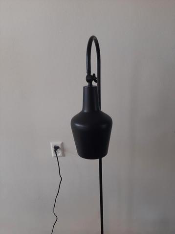 2 ByBoo vloerlampen  . Zwart  beschikbaar voor biedingen