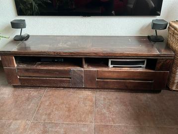 Tv-kast met opberglades  en open ruimtes ! beschikbaar voor biedingen