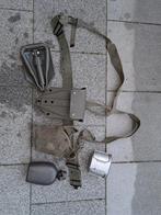 Leger riem met schep / veldfles aanhang, Ophalen of Verzenden, Landmacht, Nederland, Kleding of Schoenen