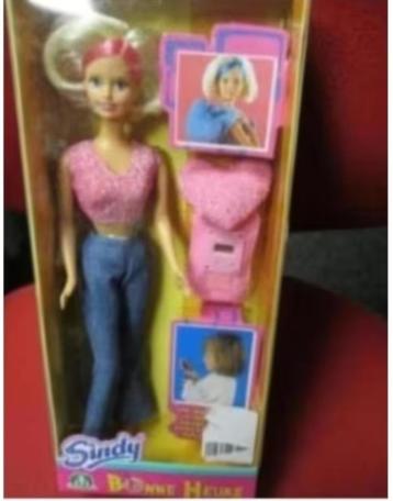 2002 BARBIE/SINDY BONNE HEURE met HORLOGE NIEUW in doos beschikbaar voor biedingen