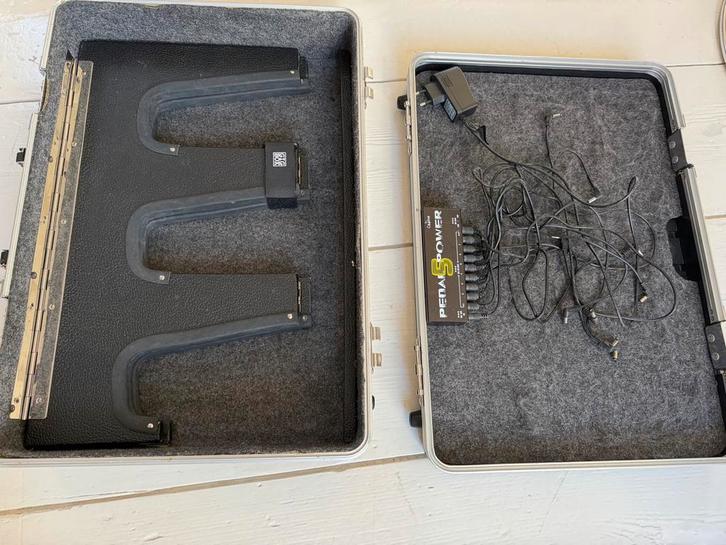 GATOR Gigbox - Pedalboard Flightcase met standaards, Muziek en Instrumenten, Behuizingen en Koffers, Gebruikt, Elektrische gitaar