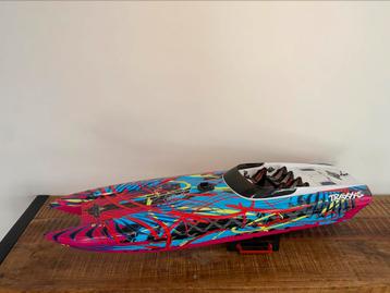 Zeer nette Traxxis Brushless M41 Widebody speedboot beschikbaar voor biedingen