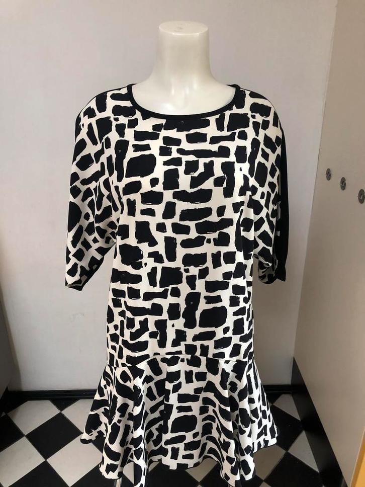 Tara jarmon zwart wit jurkje 40 dress, Kleding | Dames, Jurken, Zo goed als nieuw, Maat 38/40 (M), Wit, Knielengte, Ophalen of Verzenden