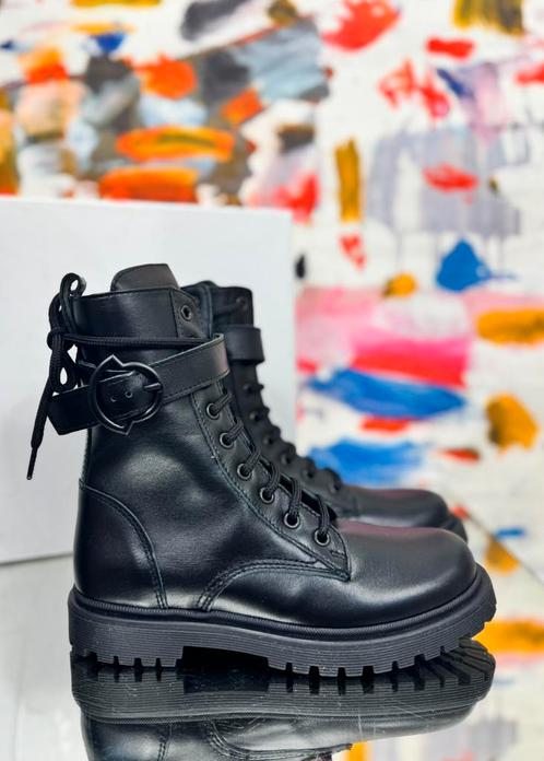 Moncler petite Carinne laarzen kind maat 32 NIEUW, Kinderen en Baby's, Kinderkleding | Schoenen en Sokken, Nieuw, Laarzen, Jongen of Meisje
