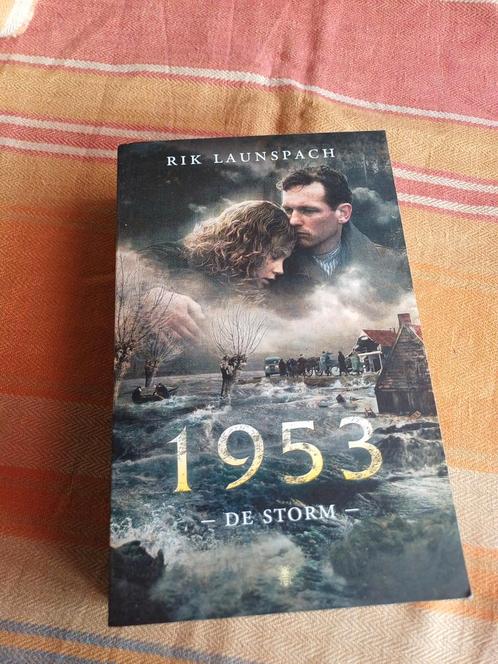 Rik Launspach - 1953 de storm, Boeken, Literatuur, Zo goed als nieuw, Nederland, Ophalen of Verzenden