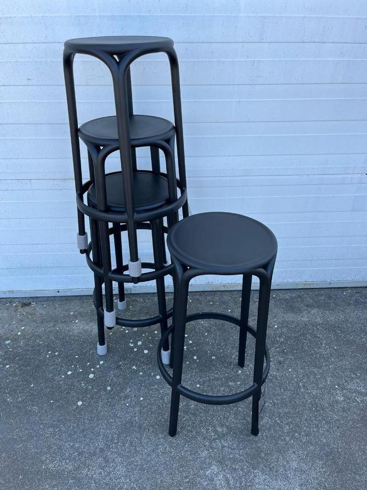 5 stuk horeca café, mancave thonet bistro krukken, Huis en Inrichting, Barkrukken, Zo goed als nieuw, 60 tot 90 cm, Kunststof