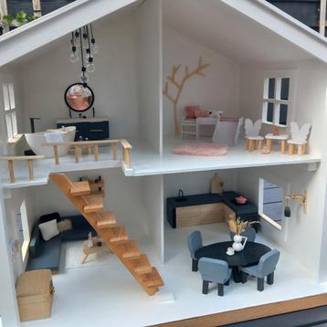 Modern poppenhuis  beschikbaar voor biedingen