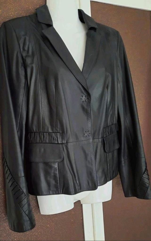 MARCCAIN zwart leren jasje maat 2  (36 - 38), Kleding | Dames, Jasjes, Kostuums en Pakken, Zo goed als nieuw, Jasje, Maat 36 (S)