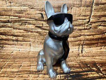 Beeld franse bulldog met zonnebril. beschikbaar voor biedingen