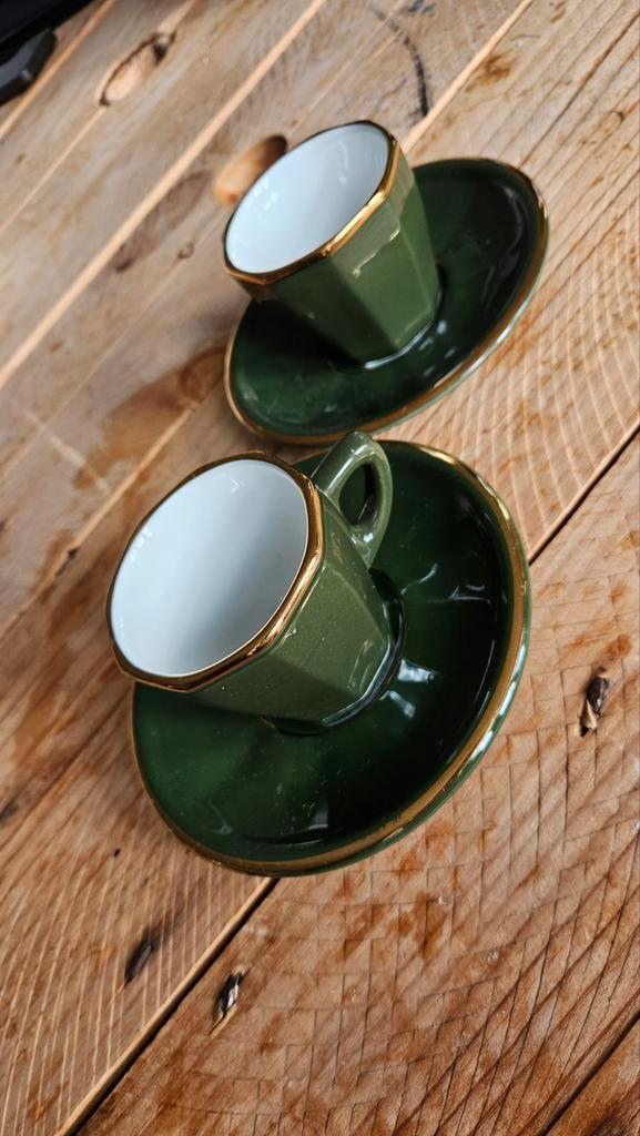 2x Apilco Espresso Kop en Schotel - Groen/Goud, Huis en Inrichting, Keuken | Servies, Gebruikt, Kop(pen) en/of Schotel(s), Overige stijlen