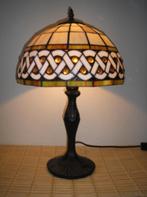 Tiffany tafellamp met mooie kleuren, Huis en Inrichting, Lampen | Tafellampen, Ophalen of Verzenden, Zo goed als nieuw, Glas, Minder dan 50 cm