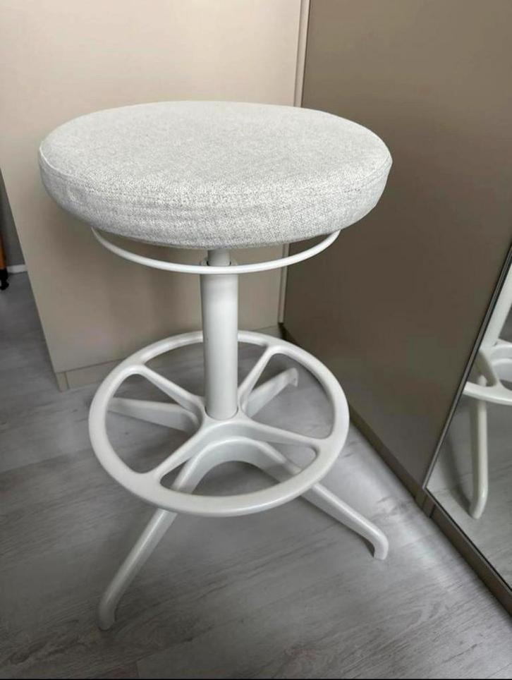 Ikea Gunnarred kruk beige zgan, Huis en Inrichting, Bureaustoelen, Zo goed als nieuw, Bureaukruk, Grijs, Ergonomisch, Ophalen