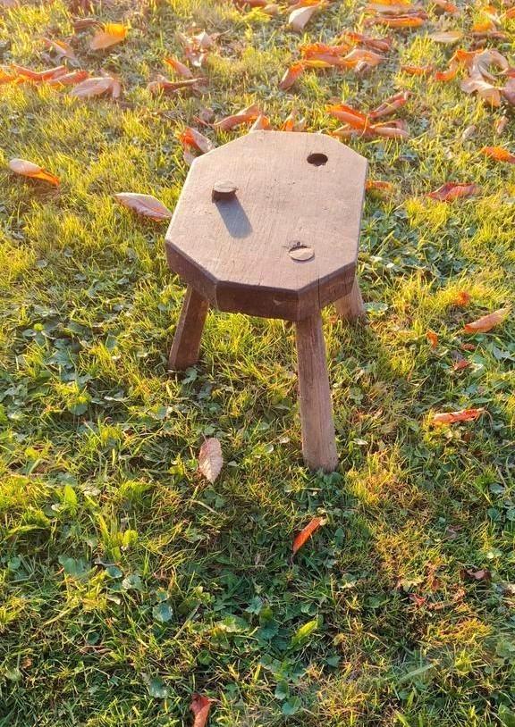 Antiek Limburgs Melkstoeltje meer dan 100 jaar oud, Huis en Inrichting, Stoelen, Gebruikt, Eén, Hout, Bruin, Ophalen