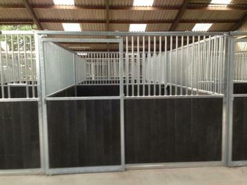 Paardenstallen/boxen. Beste prijs/kwaliteit beschikbaar voor biedingen