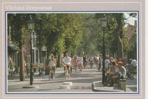 VLIELAND Dorpsstraat, Verzamelen, Ansichtkaarten | Nederland, Ongelopen, Waddeneilanden, 1980 tot heden, Verzenden