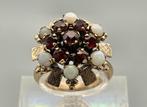 Gouden ring met edelsteen granaat en opaal. 2025/656., Sieraden, Tassen en Uiterlijk, Antieke sieraden, Ophalen of Verzenden, Goud