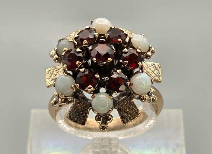 Gouden ring met edelsteen granaat en opaal. 2025/656., Sieraden, Tassen en Uiterlijk, Antieke sieraden, Ring, Goud, Met edelsteen