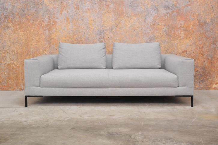NIEUW beklede Design on Stock Aikon Lounge bank, Huis en Inrichting, Banken | Bankstellen, Zo goed als nieuw, Rechte bank, Vierpersoons of meer