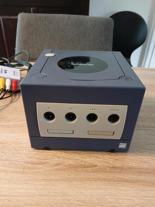 Nintendo Gamecube (eventueel met spellen), Spelcomputers en Games, Spelcomputers | Nintendo GameCube, Gebruikt, Paars, Met 3 controllers of meer