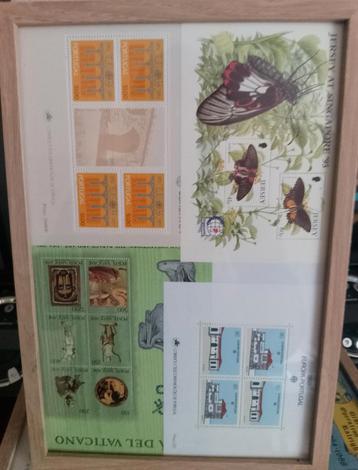 Diverse Postzegels in Lijst beschikbaar voor biedingen