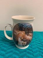 Beker Mug design by Suzanne Toftey 11/7cm meisje in de berge, Ophalen of Verzenden, Zo goed als nieuw, Overige stijlen, Kop(pen) en/of Schotel(s)