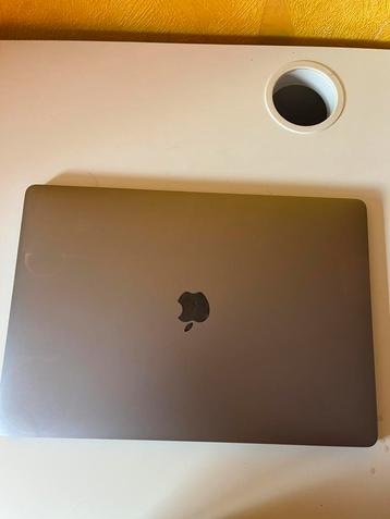Macbook Pro 2017 i7 16gb 1tb radeon graphics beschikbaar voor biedingen