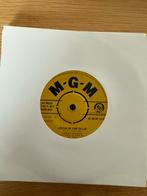 5 X CONNIE FRANCIS 7 INCH SINGLES OP MGM LABEL IN WITTE HOES, Ophalen of Verzenden, 1960 tot 1980, Gebruikt, Overige formaten