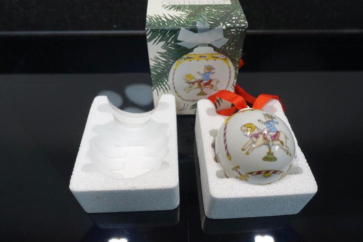 Hutschenreuther kerstbal 1988 Kerst, Diversen, Kerst, Zo goed als nieuw, Ophalen of Verzenden