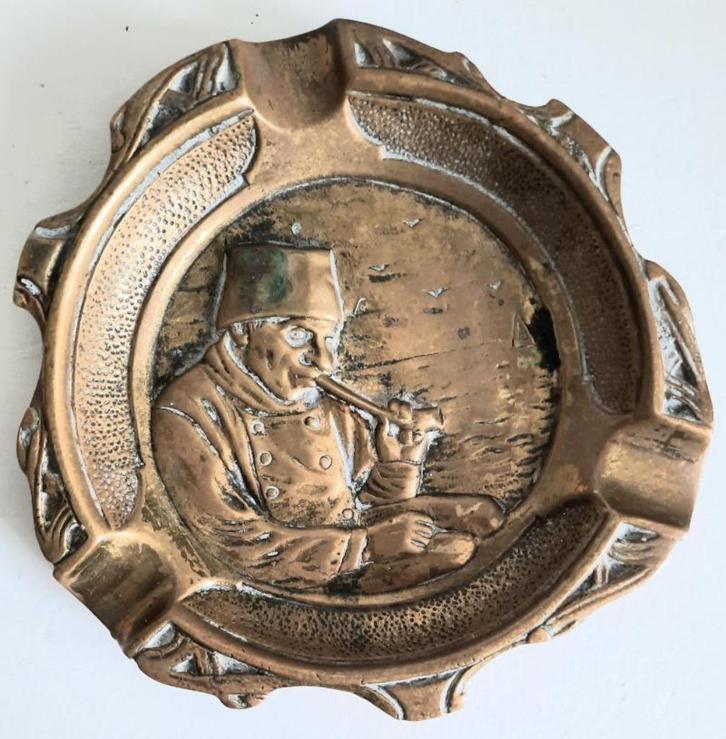 Antiek koperen asbak man met pijp, Verzamelen, Rookartikelen, Aanstekers en Luciferdoosjes, Gebruikt, Asbak, Ophalen of Verzenden