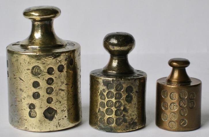 3 gewichten, 5 NED ONCEN, 2 HEKTOG en 1 ONS, Antiek en Kunst, Antiek | Gereedschap en Instrumenten, Ophalen of Verzenden