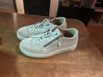 Hartjes licht grijze sneakers, Ophalen of Verzenden, Sneakers of Gympen, Grijs, Gedragen