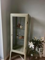 Glazen vitrinekast in zeer goede staat, Huis en Inrichting, Kasten | Vitrinekasten, Ophalen, 50 tot 100 cm, Zo goed als nieuw