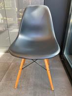 Originele Vitra Eames DSW stoel (4 stuks), Wit, Zo goed als nieuw, Ophalen