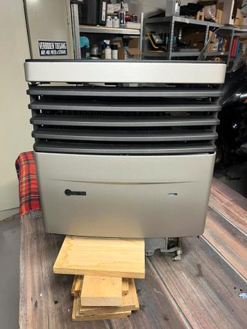 Truma s 3004 met ingebouwde ventilator.