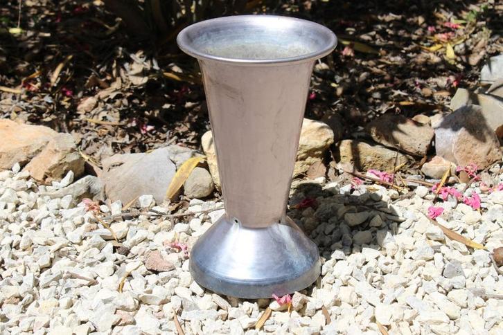 Brocante - Metalen buitenvaas!, Tuin en Terras, Tuinvazen, Gebruikt, Ophalen of Verzenden