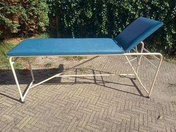 Onderzoeksbank behandeltafel beschikbaar voor biedingen
