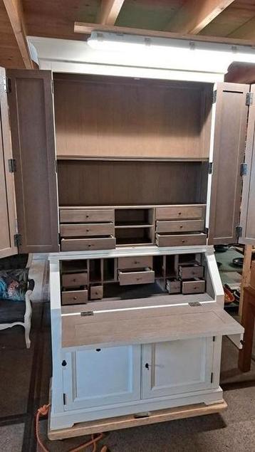 Secretaire, wandkast, bureau
Afm. 115x50x235 cm (lxbxh) beschikbaar voor biedingen